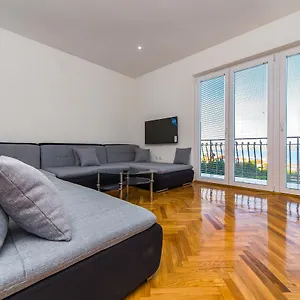 apartment-drazena.hotels-in-trogir.com/